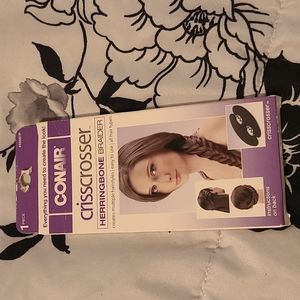 Crisscrosser hair braider